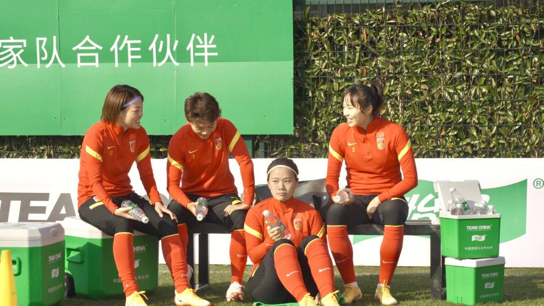 女足国家队的飒爽英姿赢得掌声雷动的简单介绍